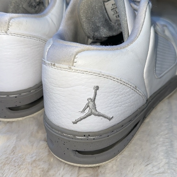 Jordan Classic Low Color White – Cement Size 7.5 - Picture 2 of 15